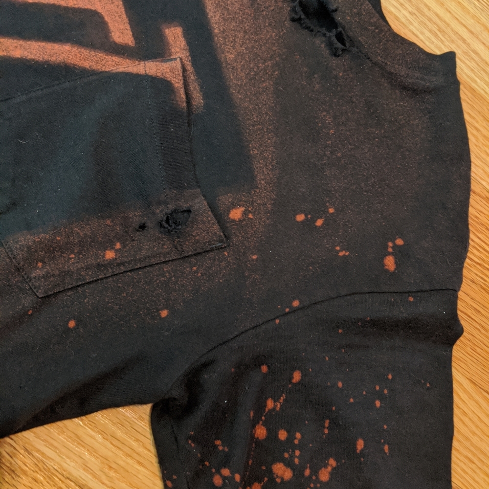 Custom bleached pocket T - Picture 2 of 3